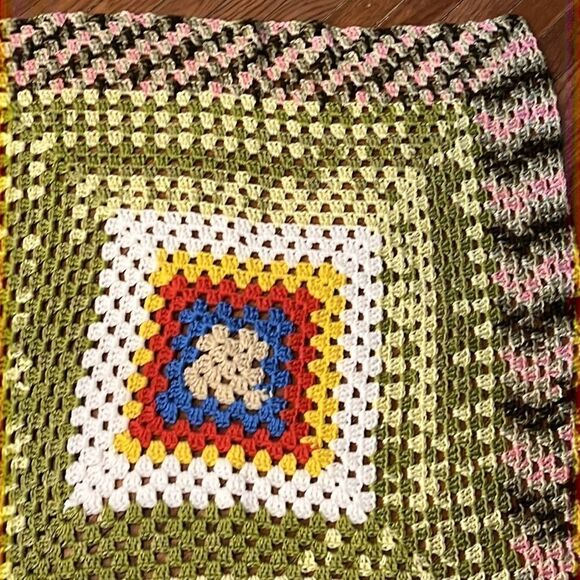 Beautiful vintage granny square blanket throw handmade colorful 38 inch square - Picture 7 of 11
